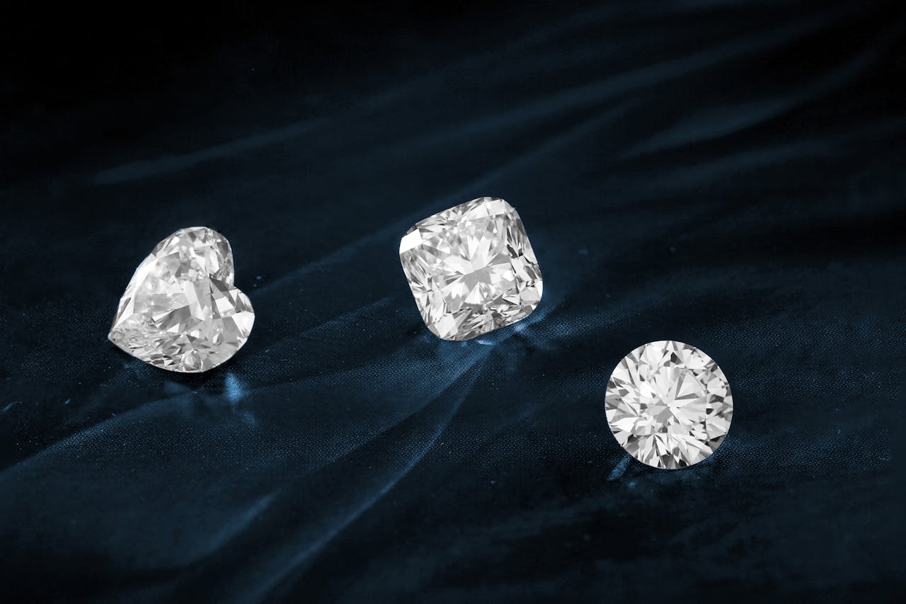 Unlocking the Sparkle: The Science Behind Moissanite vs. Diamonds