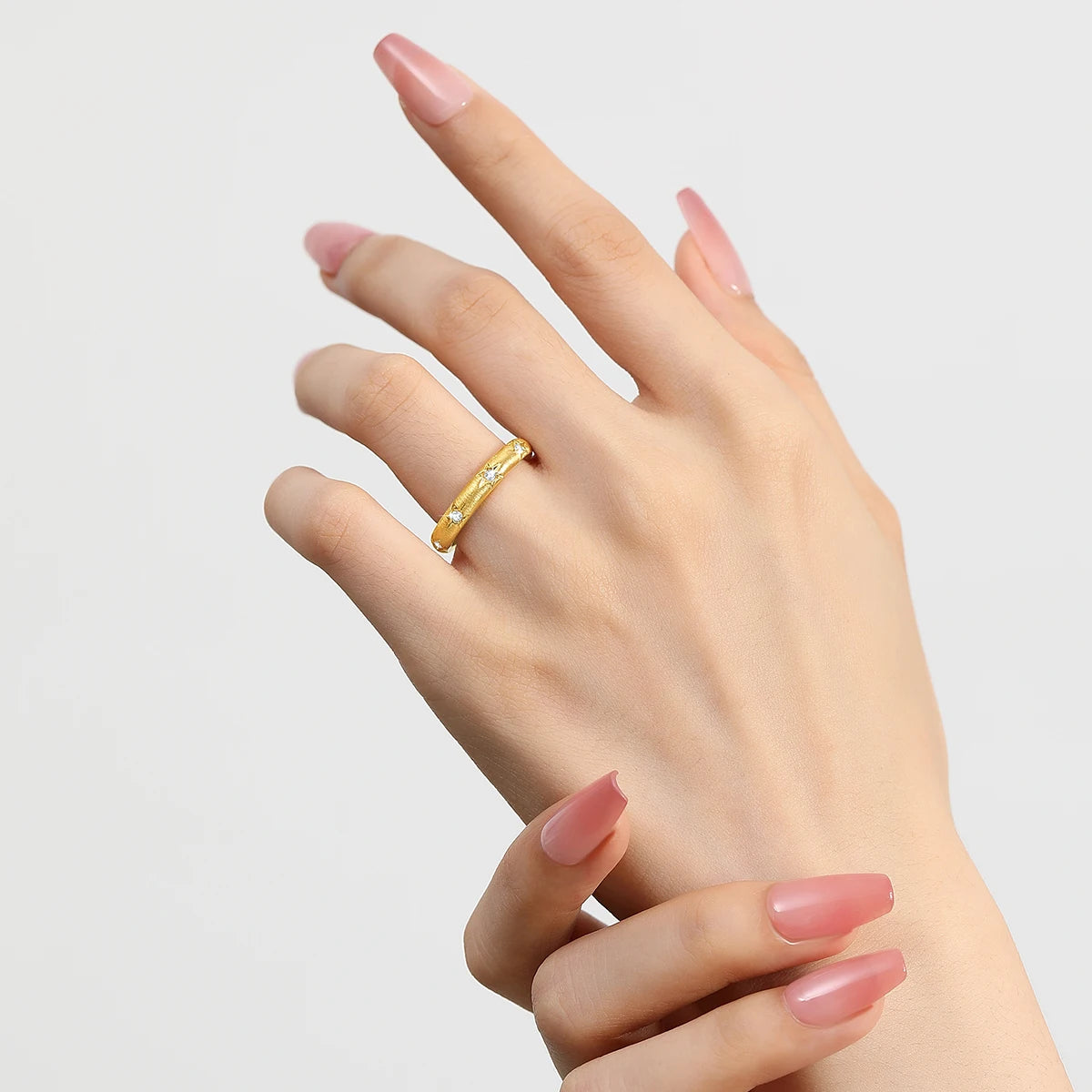 Dazzle Dime® 18K Gold Moissanite Vintage Brushed Ring | Timeless Buccherati Craftsmanship