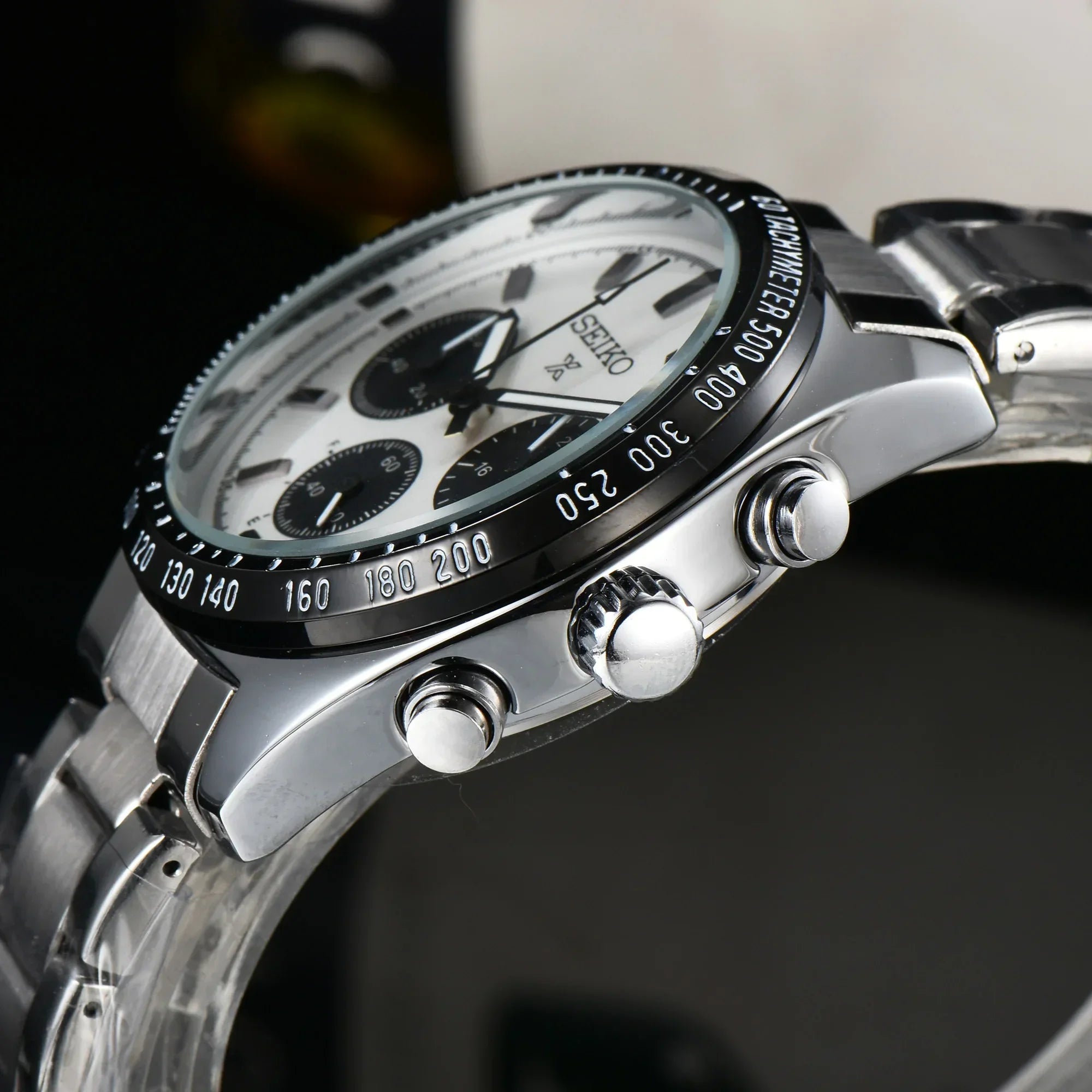 Luxury Quartz Chronograph – The Perfect Blend of Fashion, Business, and Sports