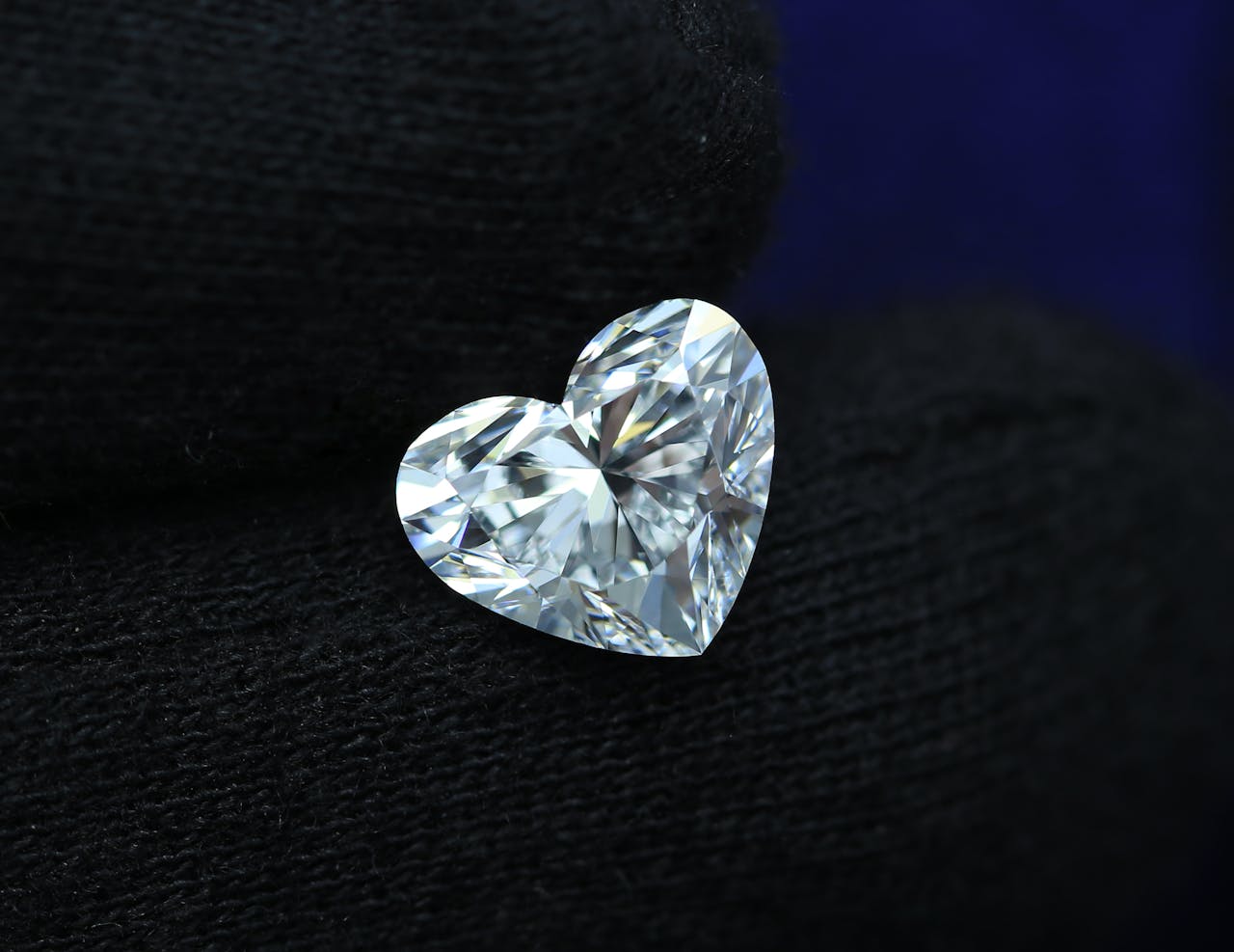 How to Know Your Diamond: The Ultimate Guide to Authenticity and the Rise of Lab-Grown Diamonds