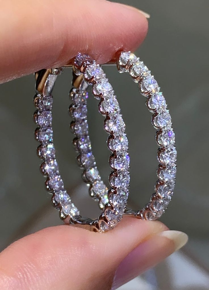 3_36ct_tw_Ladies_Diamond_Oval_Hoop_Earrings.jpg