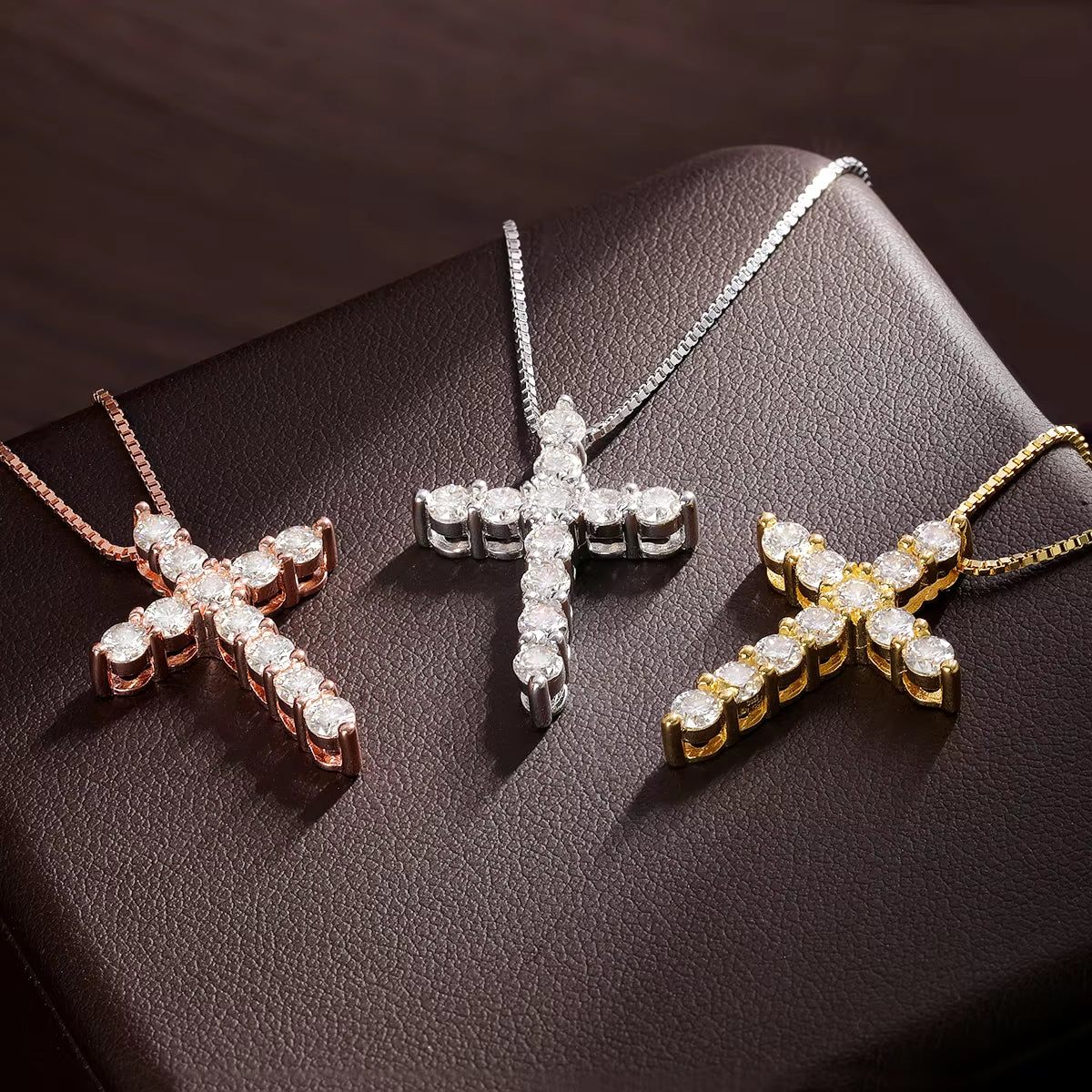 Dazzle Dime D Color VVS1 Moissanite Cross Pendant Necklace with Chain Hallmarked S925 Box Chain Design 18K Gold Plated Fine Necklaces for Women